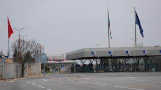 Удар за милиони: Митничари от "Капитан Андреево" провериха кола и онемяха от видяното вътре СНИМКИ