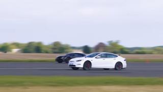 Сравниха в бясна драг битка Bugatti Chiron Super Sport и Tesla Model S Plaid ВИДЕО