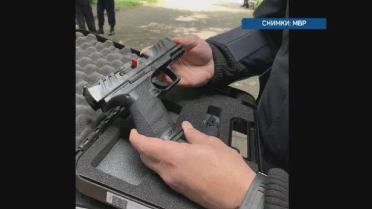 Проверка: С какви оръжия имат право да стрелят полицаите у нас? ВИДЕО