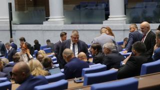 Депутатите приемат ключови закони, вдигнаха мерника на Денков БЛИЦ TV