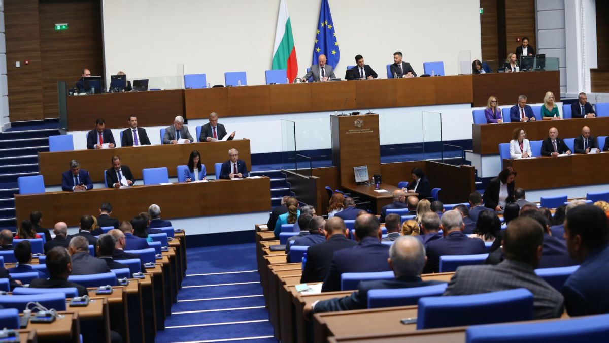 Социолог заговори за скрита политическа игра между 3 партии, разкри коя се разпада до дни