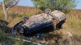 Още смърт на пътя! Кола с трима души се превъртя край Елхово