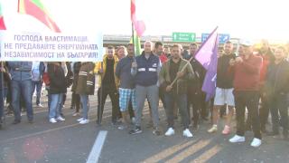 България продължава да е блокирана от протести, Денков с ключов ход, за да тушира напрежението