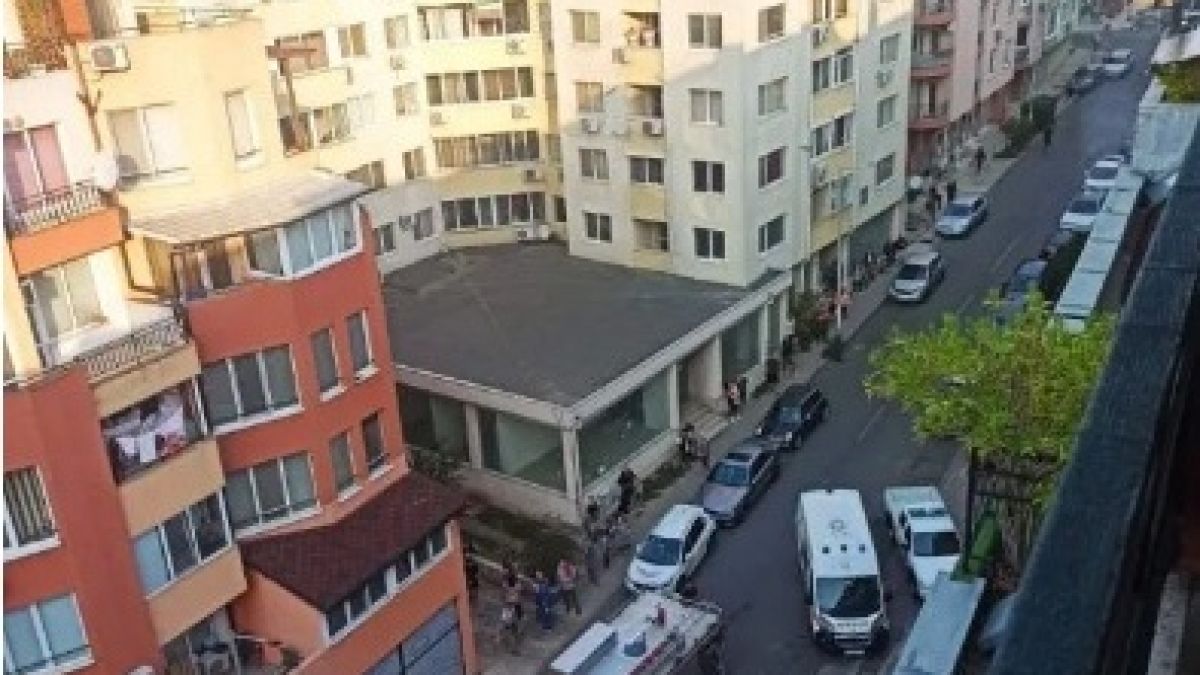 Извънредна ситуация в блок в Бургас, подозират най-лошото СНИМКИ