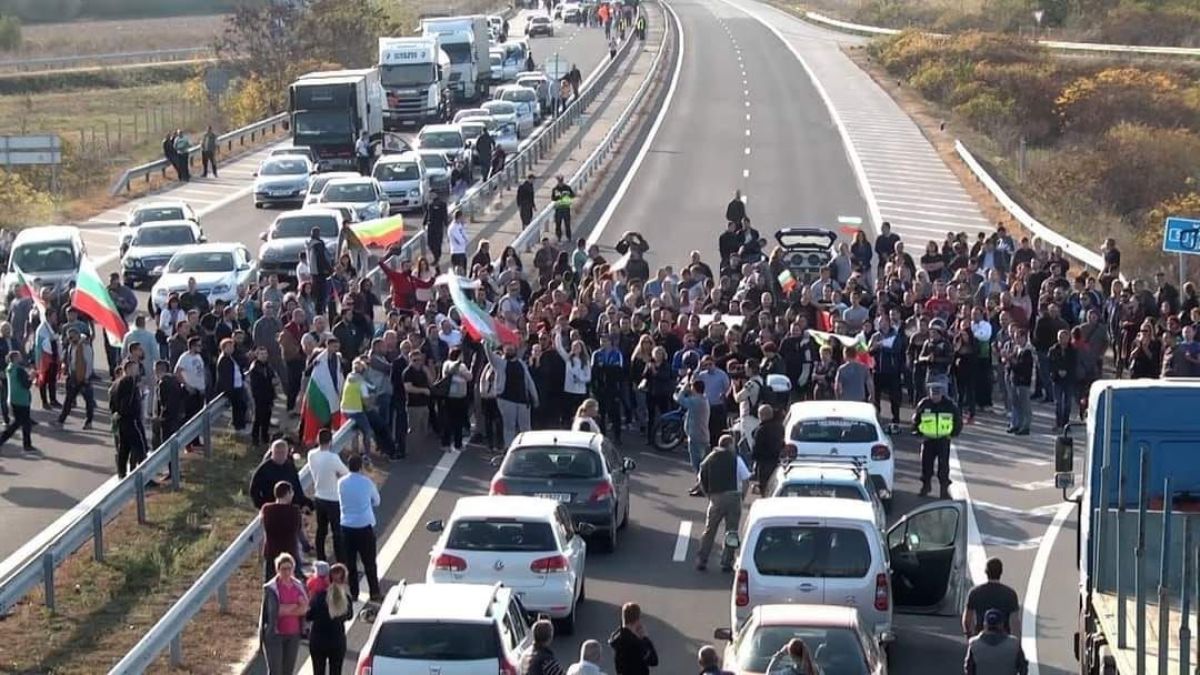 Няма край! И в Русе вече протестират, а в Сливен и Стара Загора...