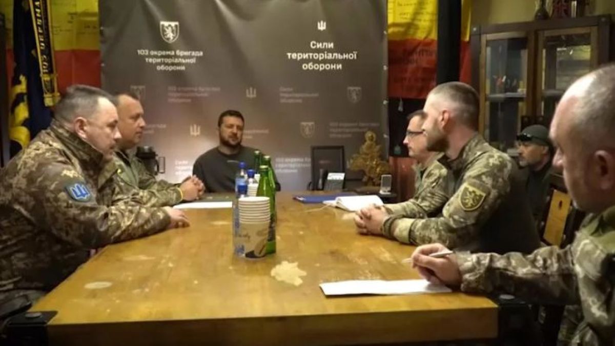Зеленски посети най-горещите точки на фронта ВИДЕО 