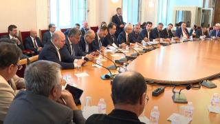 МС пусна пълния запис от срещата на Денков, депутати и протестиращи, ето какво са си казали ВИДЕО