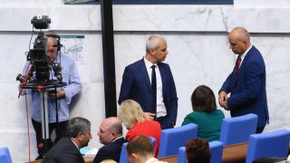 Страстите в НС се нажежиха до червено! Депутатите се скараха заради независимите ВИДЕО