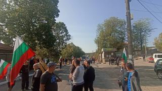 Половин България е блокирана, вече не може да се влезе в...
