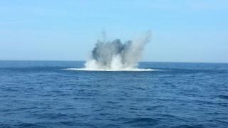 Кораб удари мина в Черно море на един хвърлей от България