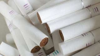 Много шум за нищо: Само някои видове от бездимните тютюневи стикчета със силен аромат, различен от тютюневия, ще бъдат забранени