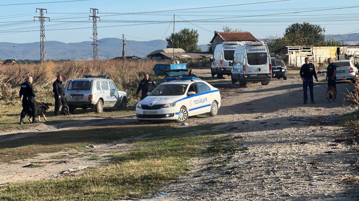 20-г. ром, наръгал полицай в Казанлък, видял ченгетата в махалата и решил, че... 