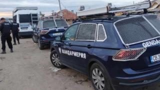 Спецакция скова ромските махали на Казанлък, ченгета душат за...