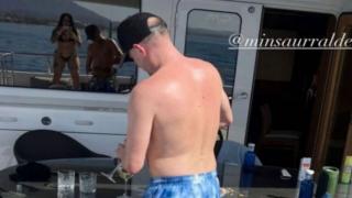 Модел на бельо пусна СНИМКИ 18+ в инстаграм и замеси политик в нечуван скандал