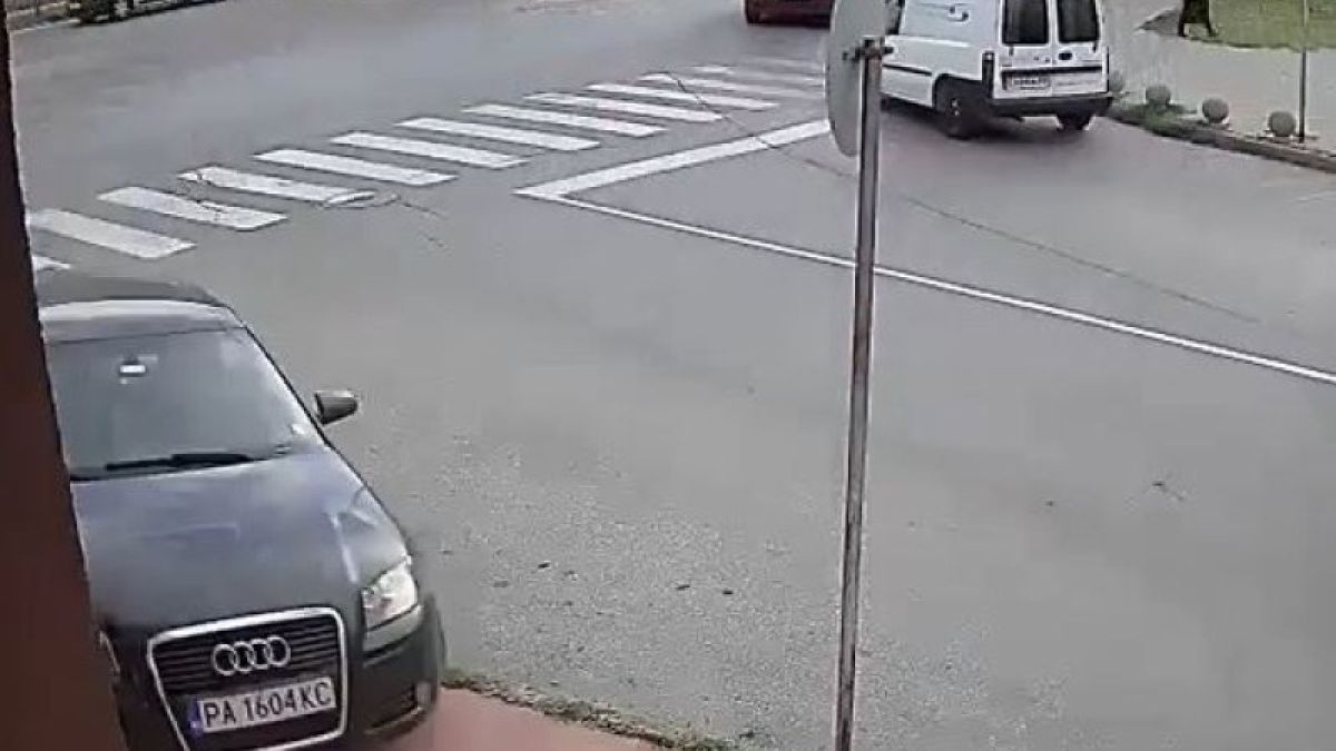 Шофьорка сътвори зрелищна каскада в Пазарджик, всички са в шок ВИДЕО