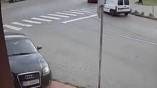 Шофьорка сътвори зрелищна каскада в Пазарджик, всички са в шок ВИДЕО