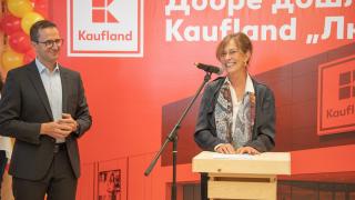 Kaufland открива днес 14-тия си хипермаркет в София с изложба на знакови предмети на Христо Стоичков