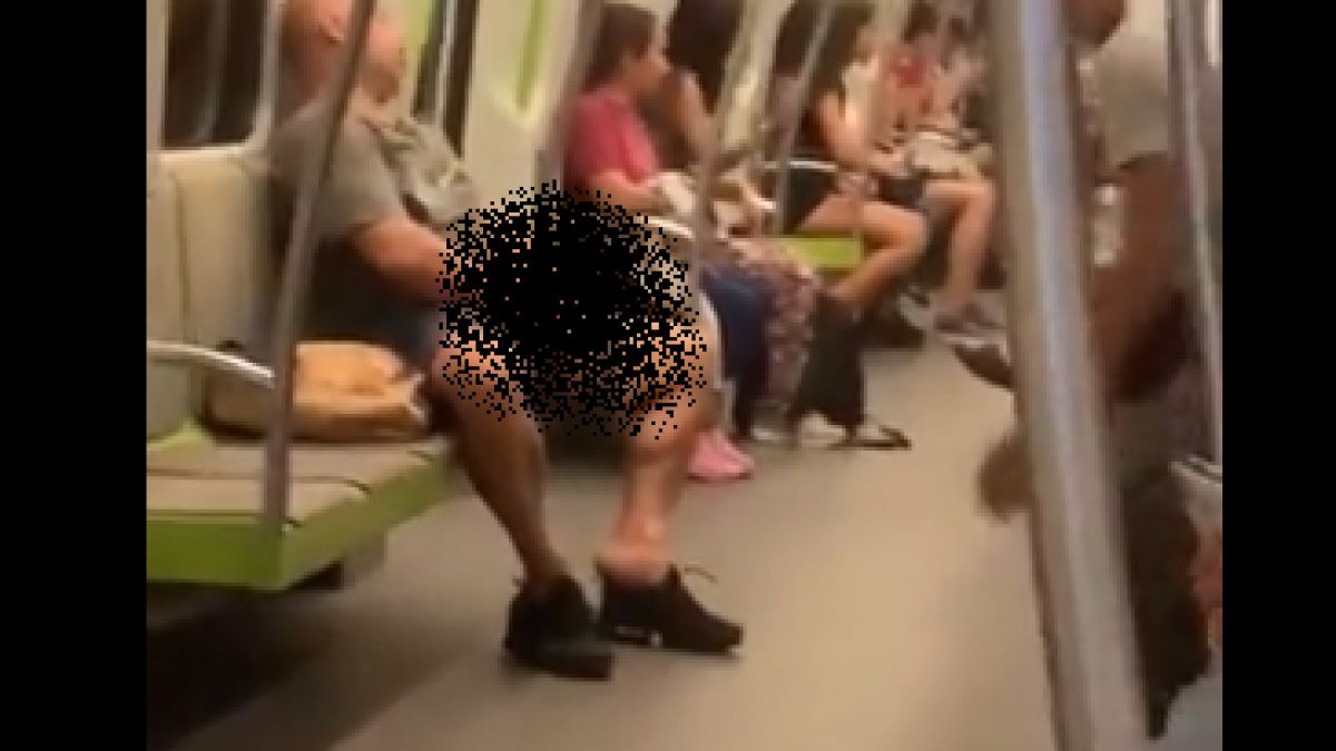 Шок в метрото: Перверзник извади гущера и го нашамари пред очите на всички ВИДЕО 18+