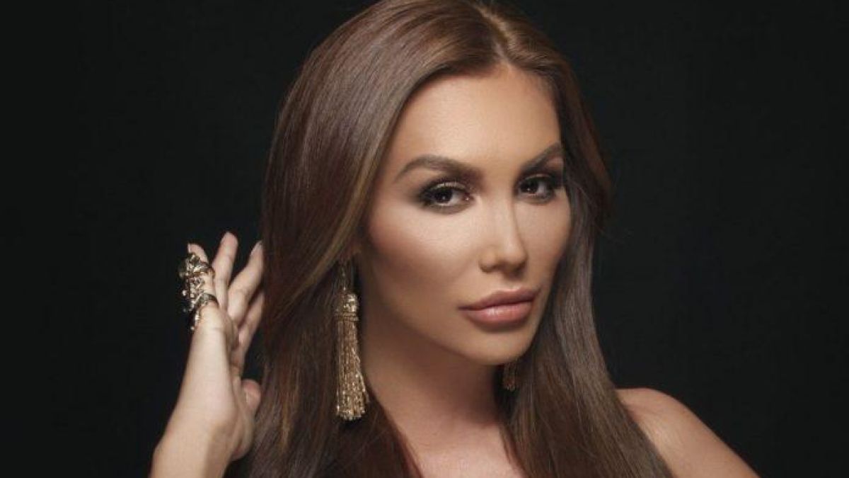 Моника Валериева се пусна гола и се оплака колко се е освинила... СНИМКИ 18+