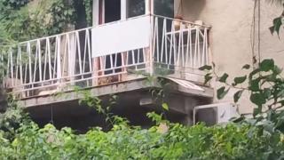 Пропита с урина плоча изгони столичани от имота им в елитен квартал ВИДЕО