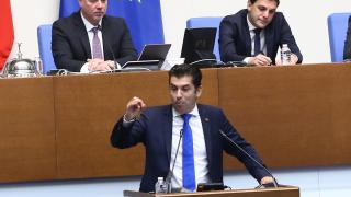 Петков взриви НС, осветли тънки сметки с военната техника