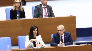 Мария Габриел с ново 20 за оставката на МВР шефа, клати ли се кабинетът 