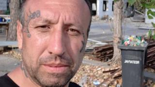 Като Дебора с 400-те шева: Шалтера накълцал с макетен нож лицето на жена си, защото отказала...