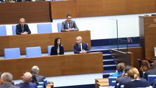 Денков и Габриел на кръстосан разпит в НС, на мушка са и... БЛИЦ TV