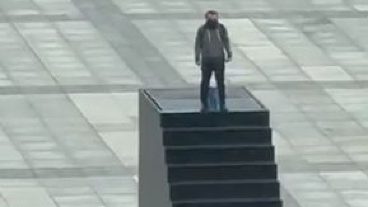 Истински ужас в центъра на Варшава преди важните избори ВИДЕО 