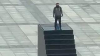 Истински ужас в центъра на Варшава преди важните избори ВИДЕО 