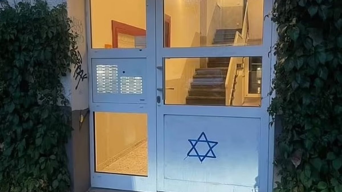 Връщат ли се нацистите? Звездата на Давид се появи по домовете на евреите в Германия