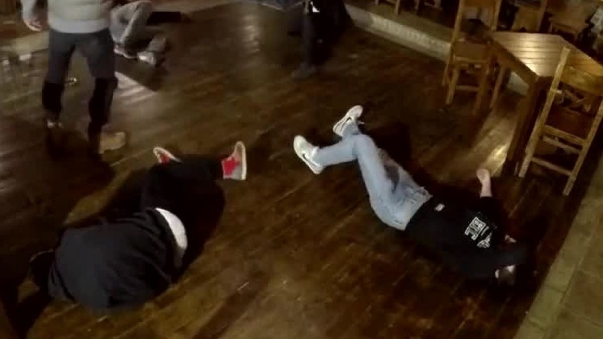 Невиждан екшън с бухалки и стрелба с пистолет заради фатална девойка в Кюстендил