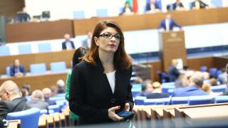 Атанасова съзря конспирация: След ротацията ще има дупка в бюджета, може би...