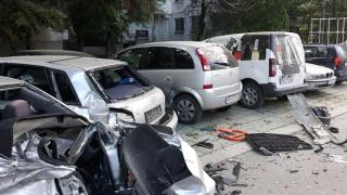 18-г. фиркан пловдивчанин помете пешеходец и 4 коли, а после...