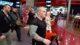 Адвокатът на Тошо Куката изнагля в съда, поиска воденото като куче момче да...