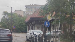 Сигнал до БЛИЦ! Зрелищна катастрофа в София, образува се адско задръстване ВИДЕО