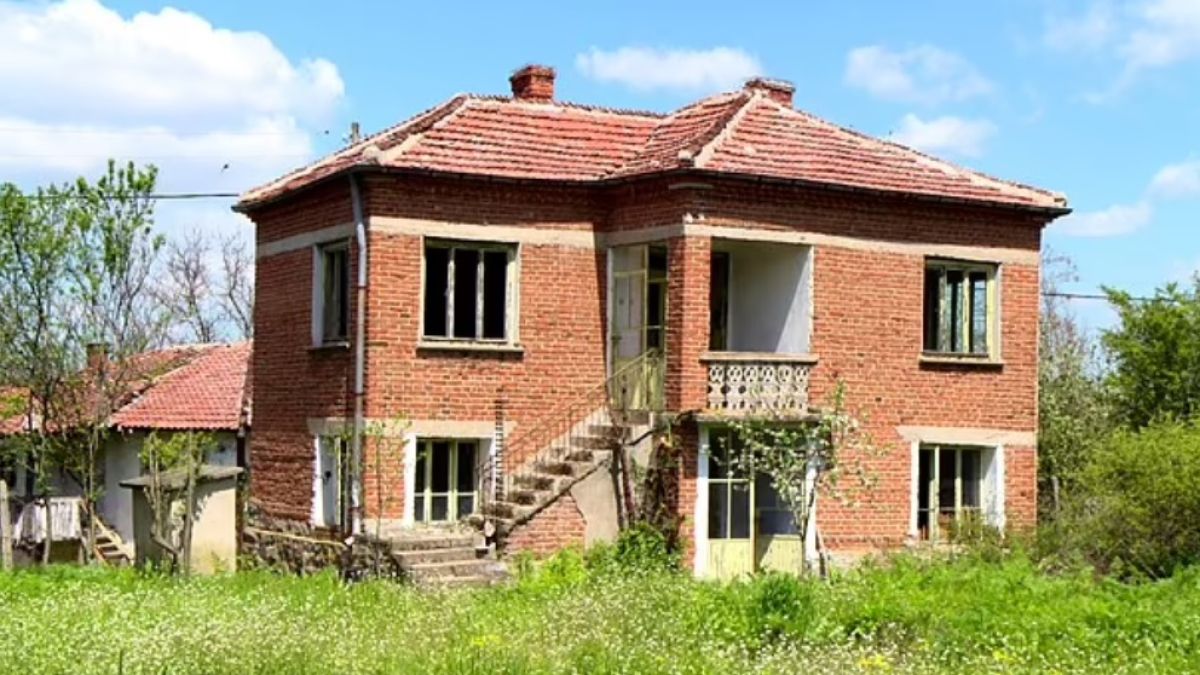Беден шотландец си накупи къщи в България за жълти стотинки 