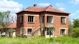 Беден шотландец си накупи къщи в България за жълти стотинки 