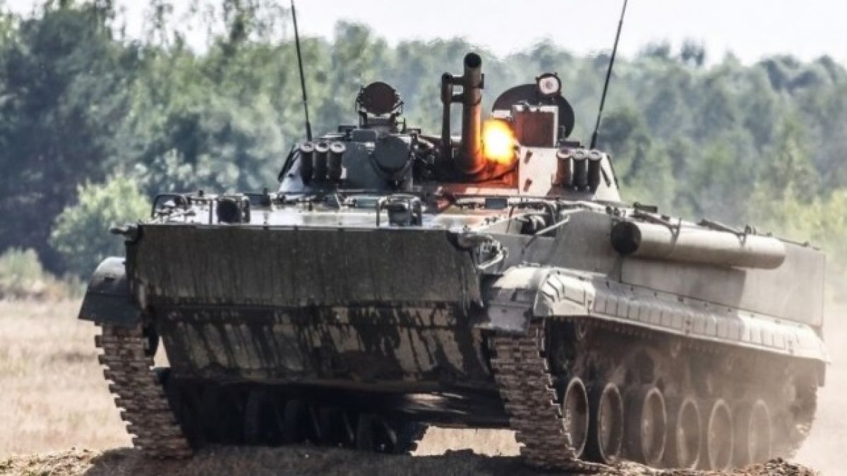 ВИДЕО от войната: Дрон на ВСУ порази руска бойна машина на пехотата