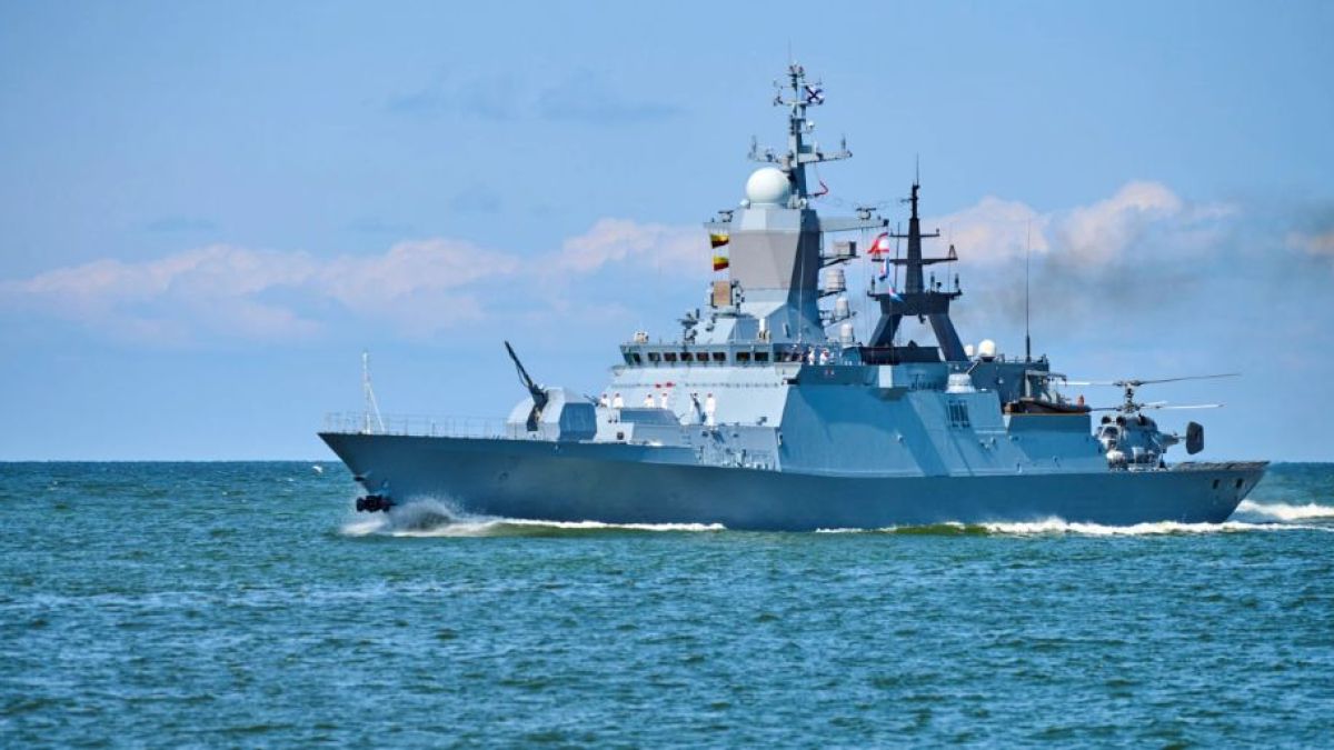 Кораб пламна в Черно море край Варна, ето какво се случва