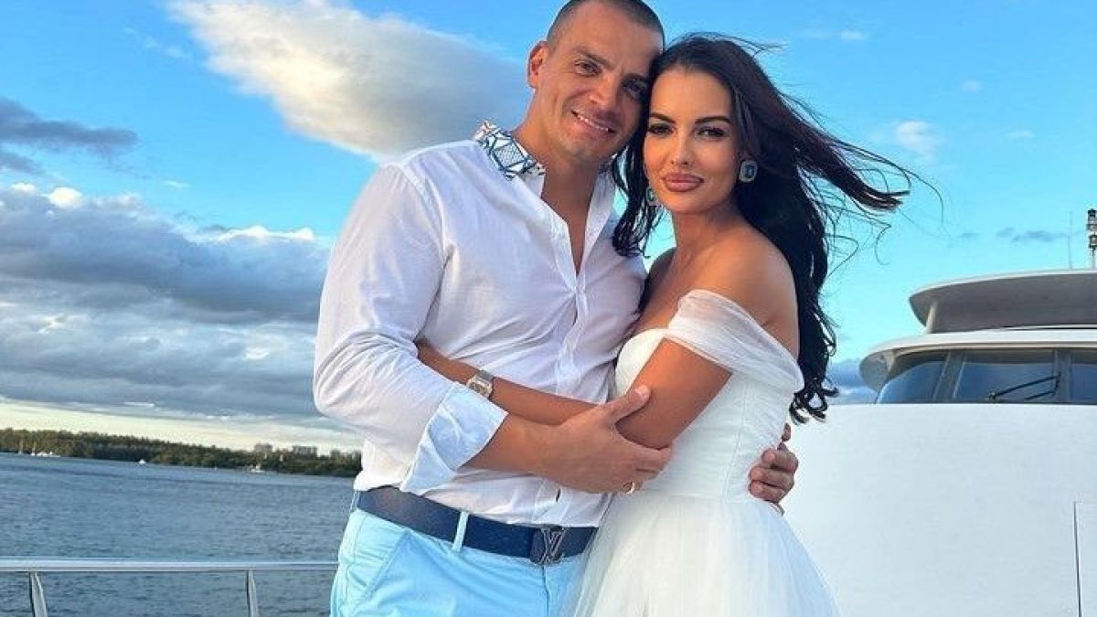 Бившата жена на Солтарийски се омъжи в Маями! Деколтето й шокира всички СНИМКИ