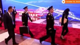 С ядреното си куфарче ли пристигна Путин в Пекин ВИДЕО 