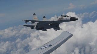 Секретни US ВИДЕА разобличиха напрежение в небето между китайски самолети и US изтребители ВИДЕО