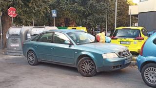 Голямо ауди паркира по тъп начин във Варна, от отмъщението ще повърнете