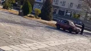 Шофьор смая с майсторлък, не е за вярване къде се озова джипът му ВИДЕО 