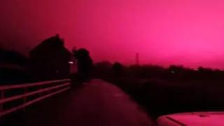 Това е „краят на света“, къде са четиримата конници: Небето стана яркорозово СНИМКИ