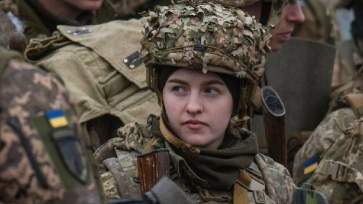 Показаха новите модели бельо, което е предоставено на жените във ВСУ СНИМКИ