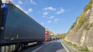 Първи СНИМКИ на колата ковчег от адското меле на Е-79