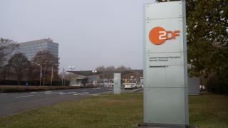 Евакуираха ZDF, вълна от бомбени заплахи в Германия 