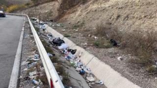 Борисов се хвана за главата, слезе от колата си на АМ "Европа" и изпадна в шок СНИМКИ